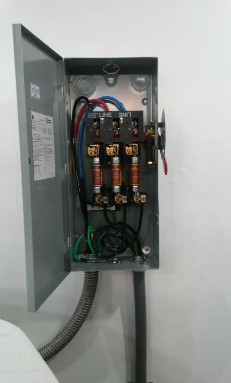 Three-phase disconnect switch installed for Smoke Detector Installation in Hobart